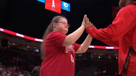 Sister of Buckeye basketball star lights up the Schott